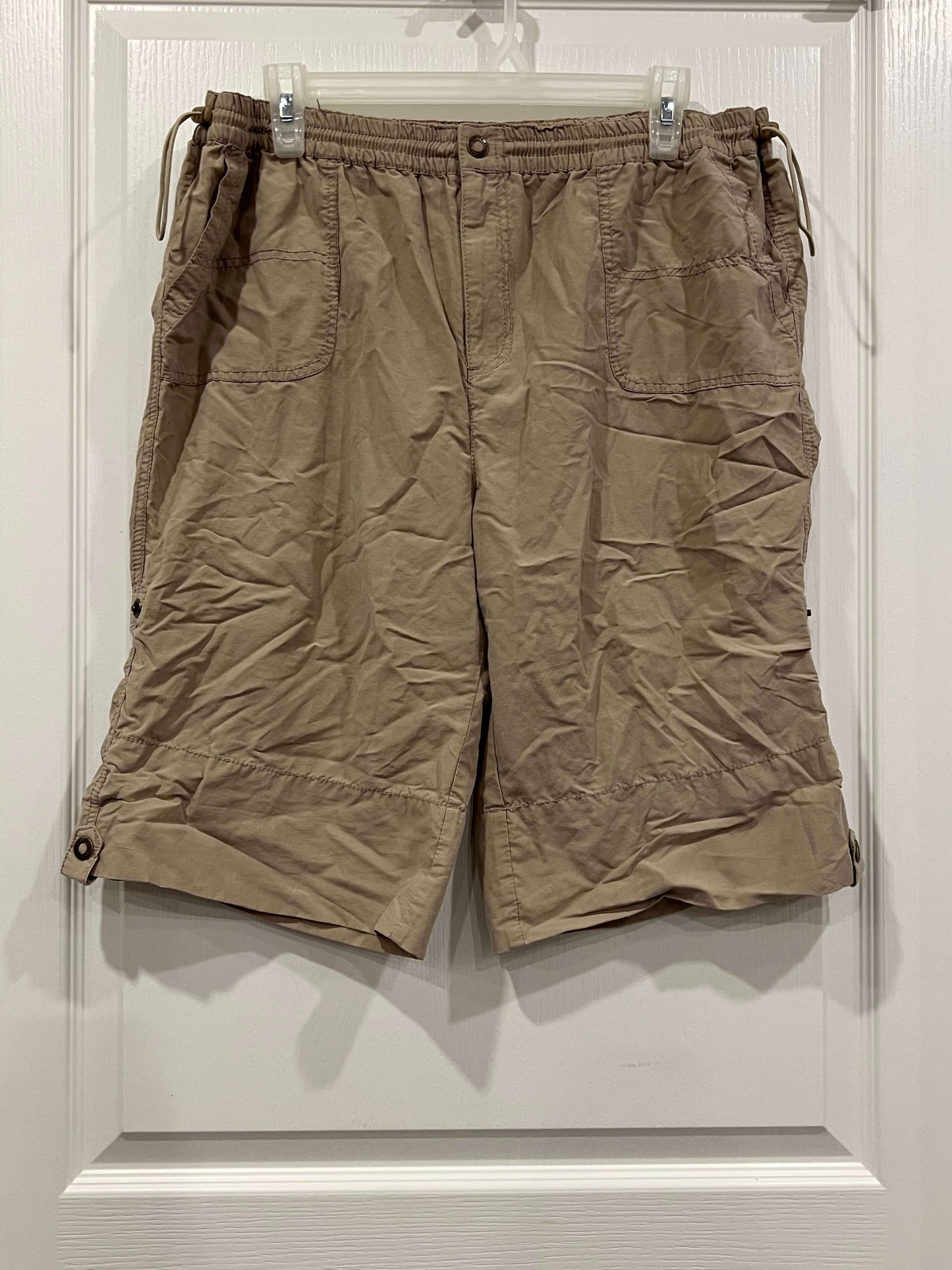 Khaki Maternity Adjustable Length Shorts from Thyme Maternity, size Large, Very Good Used Condition (VGUC), Maternity L (12-14)