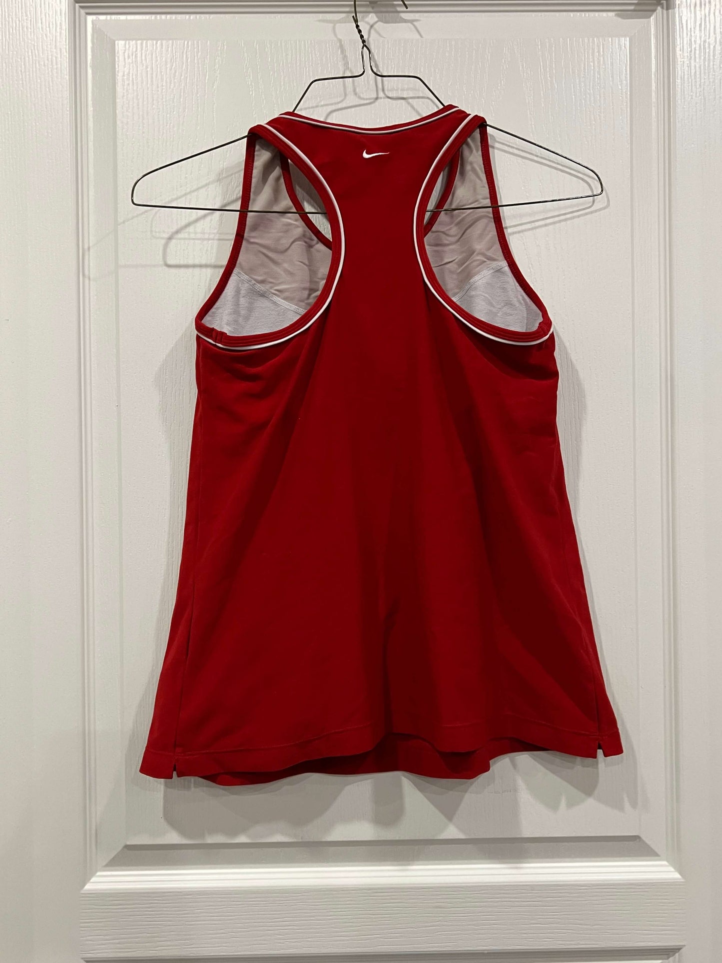 Red Nike Sport Maternity Tank Top from Liz Lange Maternity, size Medium, Very Good Used Condition (VGUC), Maternity M (8-10)