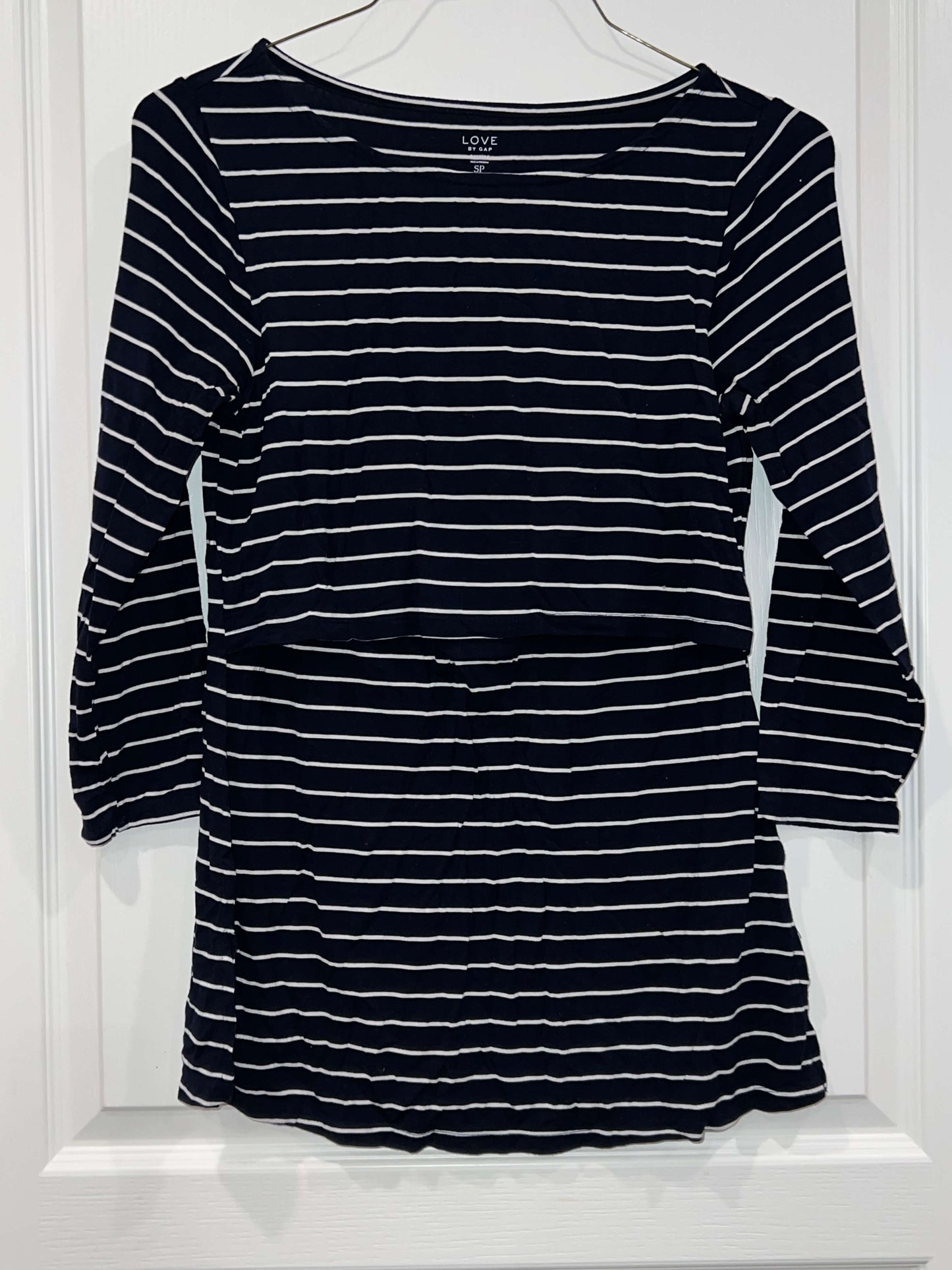VGUC, Soft 3/4 length sleeve Navy with white stripes Nursing Top from GAP, size Small (Postpartum), Maternity S (4-6)