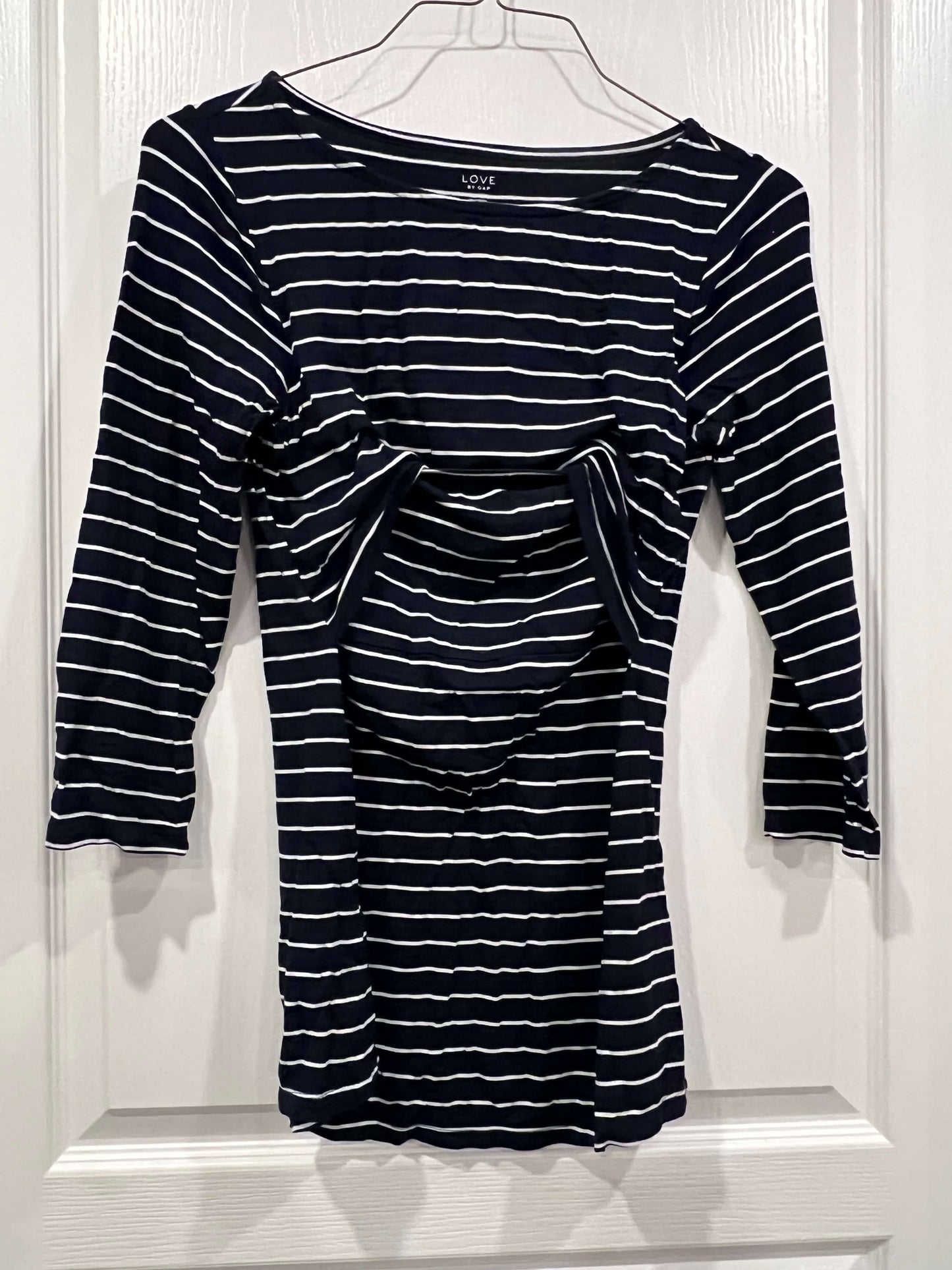 VGUC, Soft 3/4 length sleeve Navy with white stripes Nursing Top from GAP, size Small (Postpartum), Maternity S (4-6)