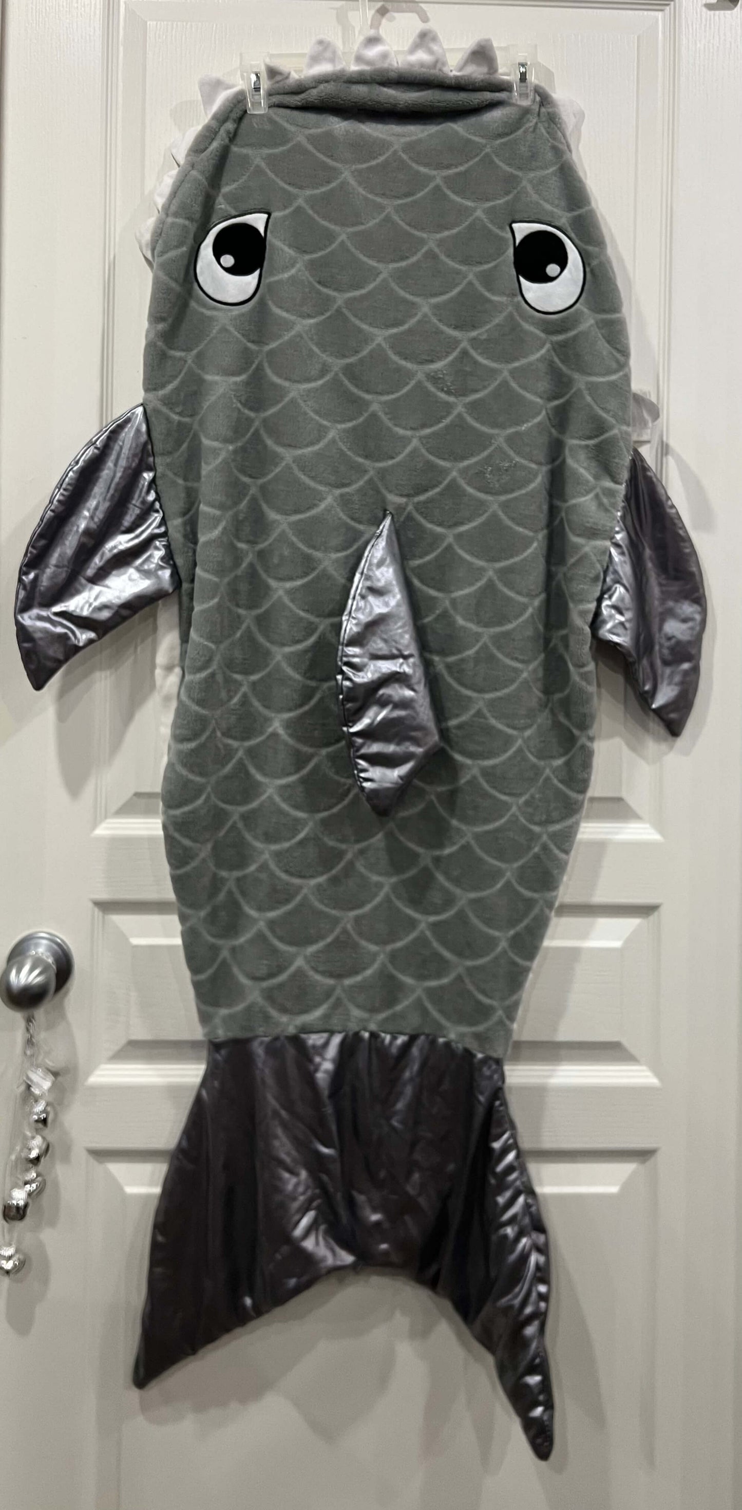VGUC, Kids Soft Shark / Shark Tail Blanket for Kids