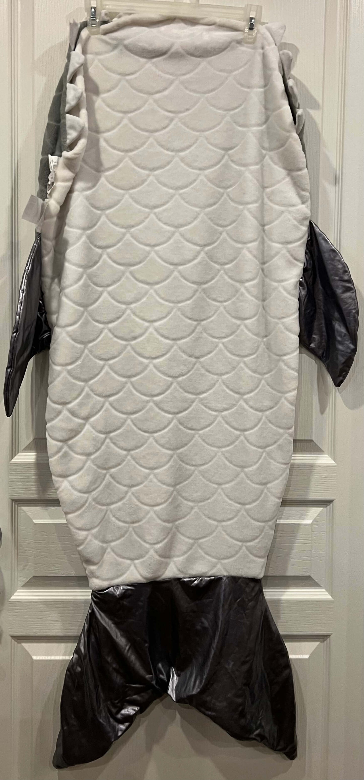 VGUC, Kids Soft Shark / Shark Tail Blanket for Kids