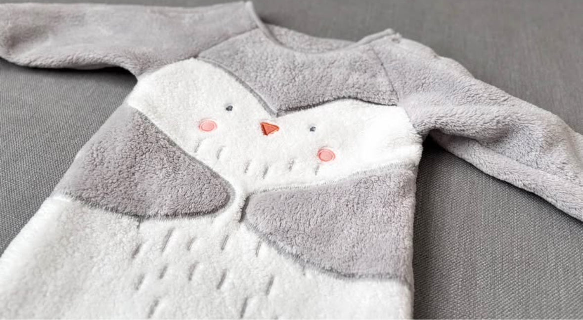 Fleece Penguin sleeper 0-3 months - As new, Kids 3 Month (0-3M)