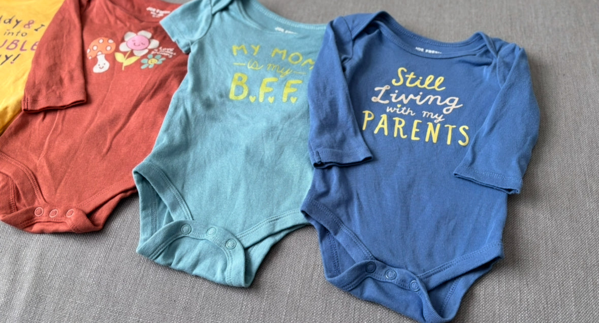 2 short sleeve & 2 long sleeve onesies 0 - 3 months, Kids 3 Month (0-3M)
