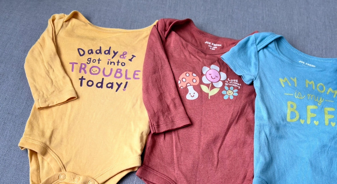 2 short sleeve & 2 long sleeve onesies 0 - 3 months, Kids 3 Month (0-3M)