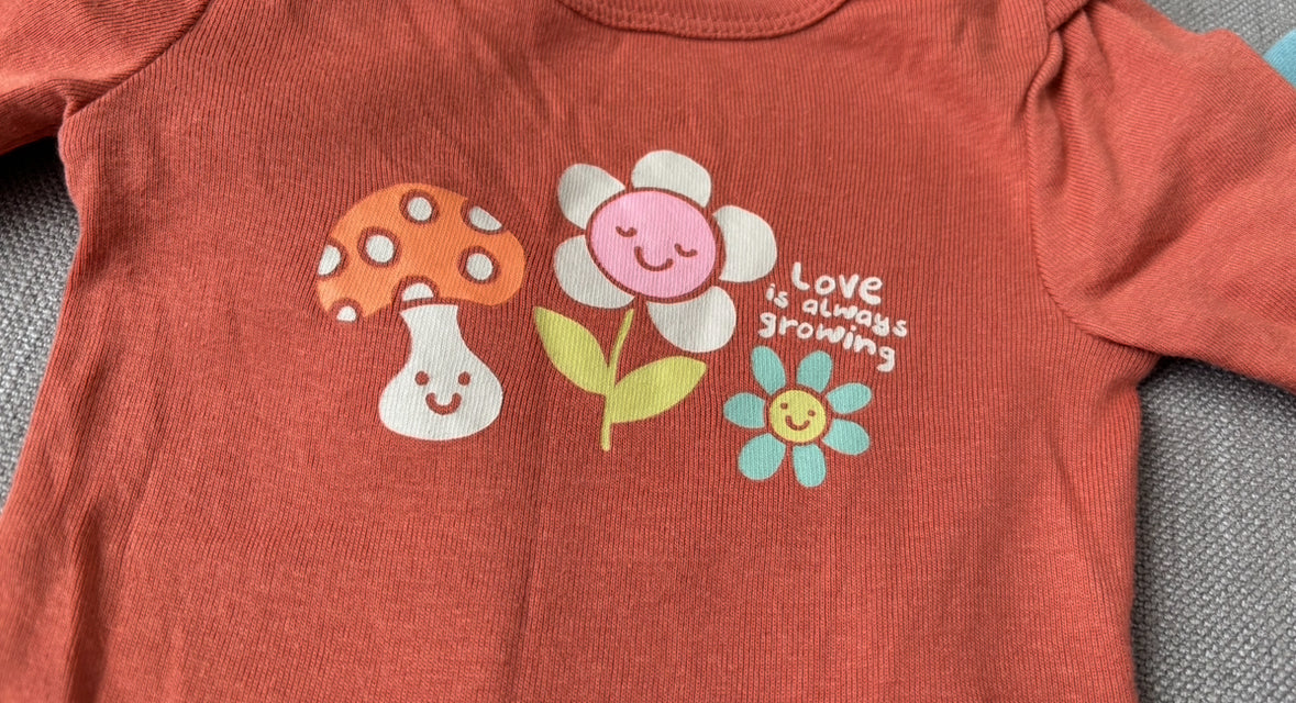 2 short sleeve & 2 long sleeve onesies 0 - 3 months, Kids 3 Month (0-3M)