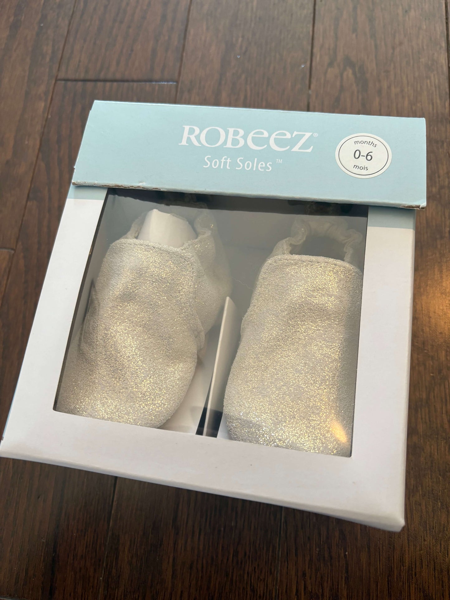 Robeez- gold soft sole shoes with bows, 0-6months, retail $40, Shoes .5 (Baby: 0-12 mth)