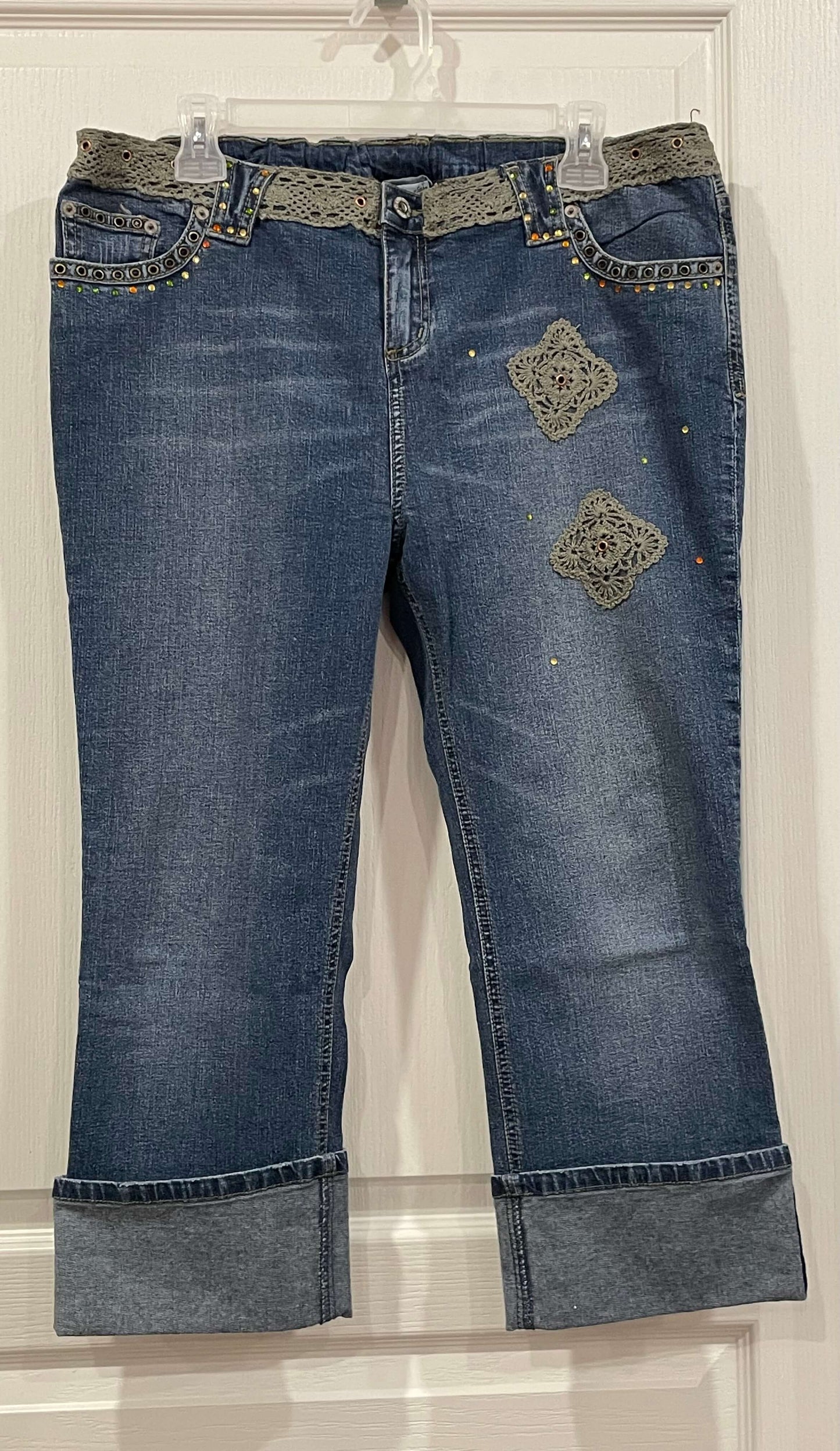 Denim/Jean Maternity Capris/Crops, size Large, Excellent Used Condition (EUC), Maternity L (12-14)