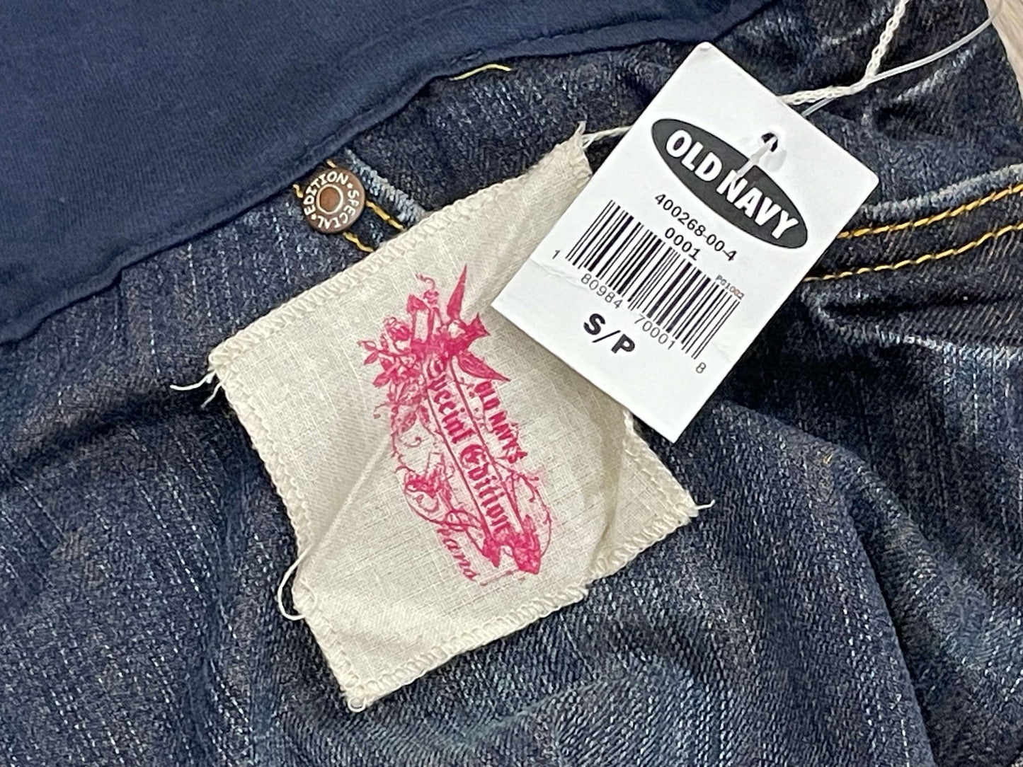 Maternity Denim Capris/Crops from Old Navy, size Small, New With Tag (NWT), Maternity S (4-6)