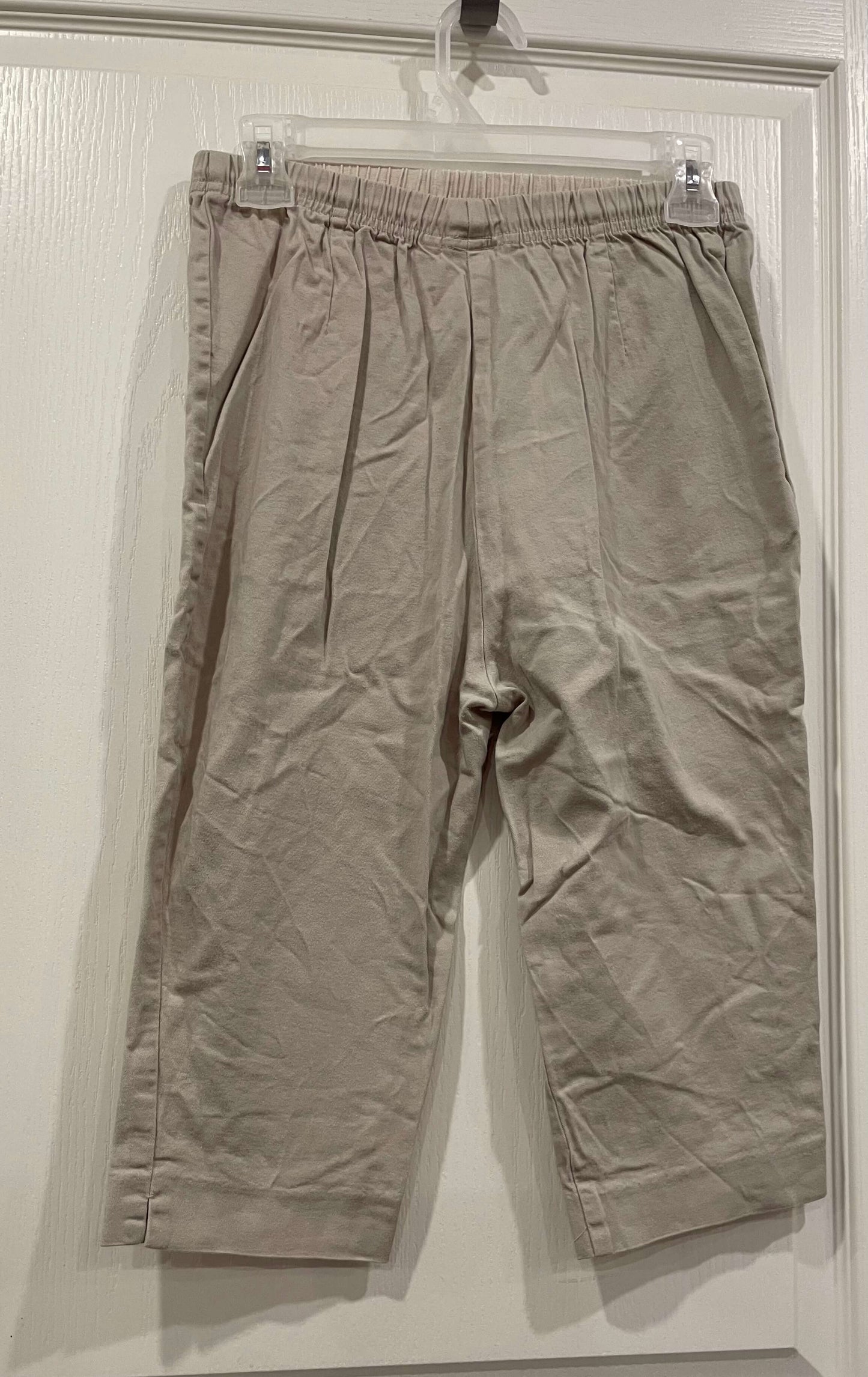 Khaki Maternity capris/crops, size Small, Very Good Used Condition (VGUC), Maternity S (4-6)