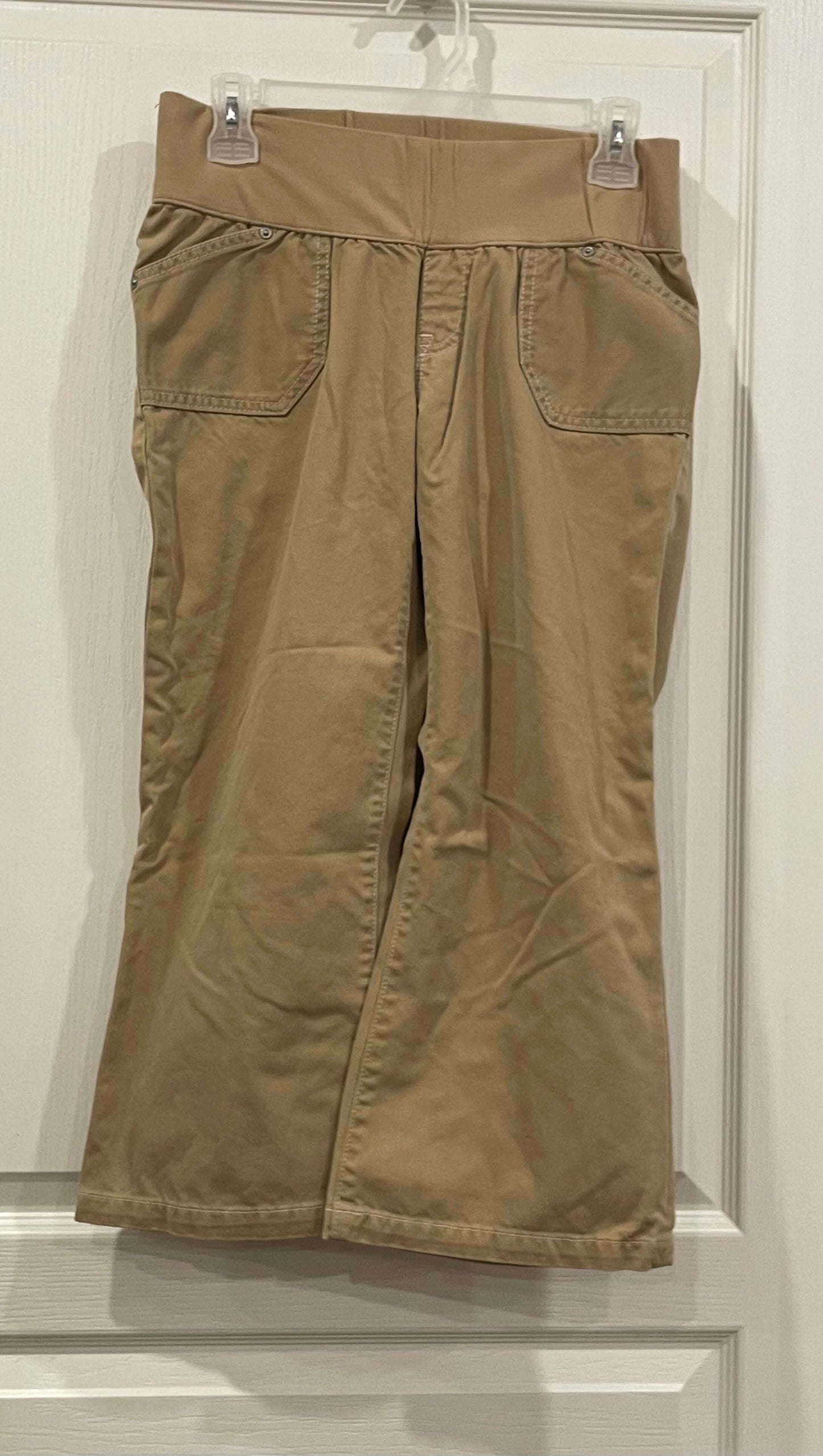 Khaki Maternity Crops/Capris from GAP Maternity, size 6, Excellent Used Condition (EUC), Maternity S (4-6)