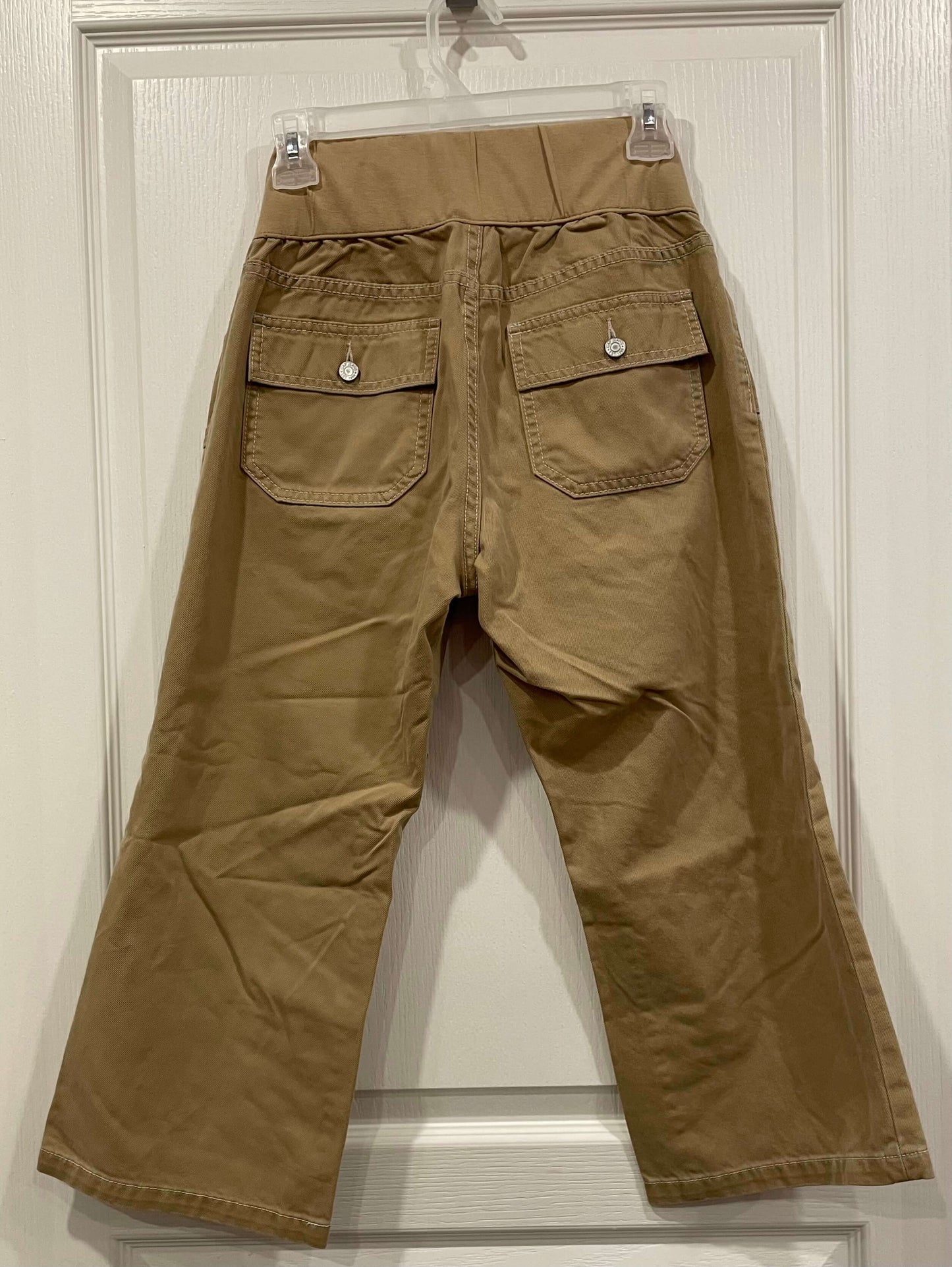Khaki Maternity Crops/Capris from GAP Maternity, size 6, Excellent Used Condition (EUC), Maternity S (4-6)