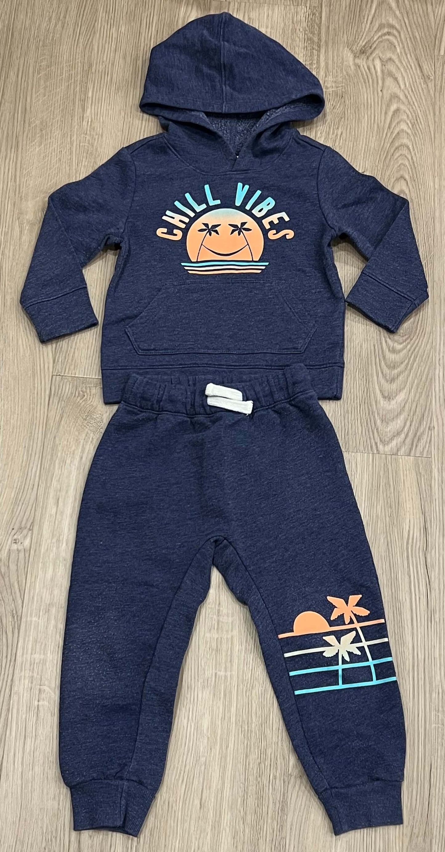Boys Four (4) Piece Outfit - Hoodie, joggers & crops from Old Navy and T-shirt, size 2, Very Good Used Condition (VGUC), Kids 2T