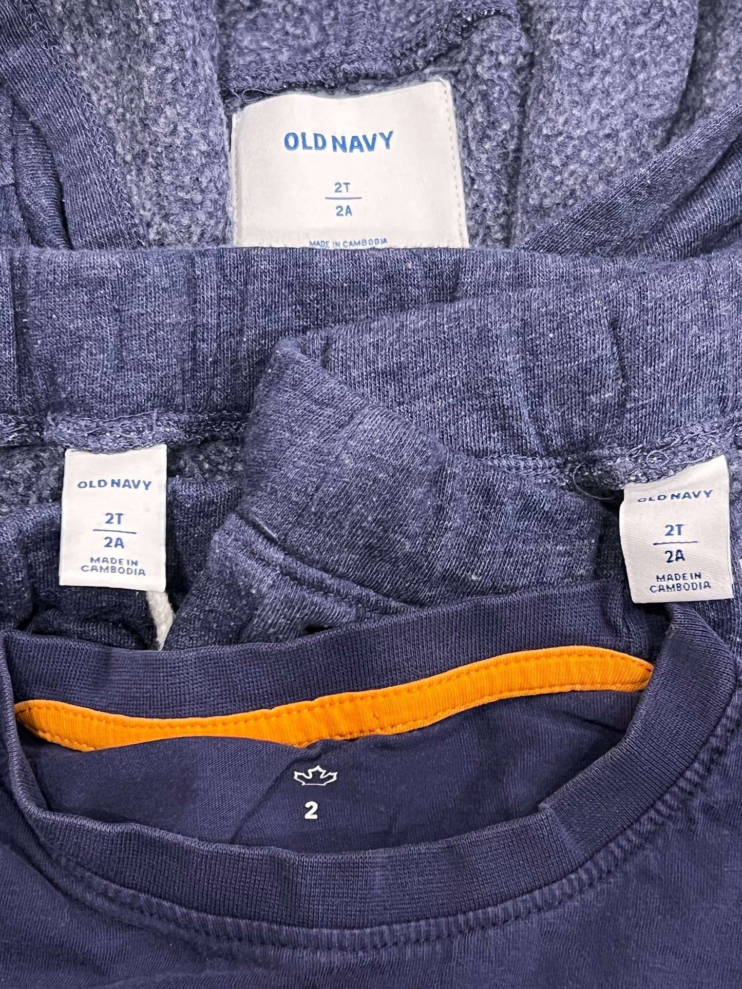 Boys Four (4) Piece Outfit - Hoodie, joggers & crops from Old Navy and T-shirt from Sears, size 2, VGUC, Kids 2T