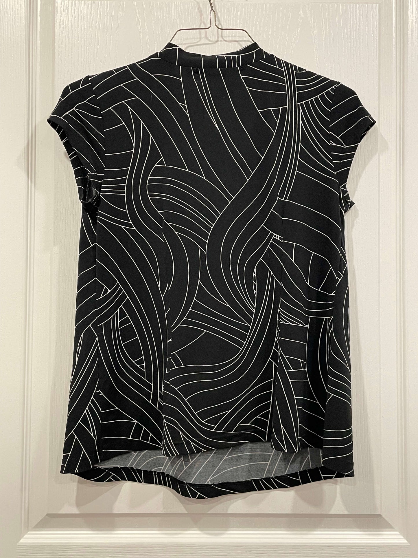 Tomorrow’s Mother Maternity Black/White S/S Shirt Top, size Small, VGUC, Maternity S (4-6)