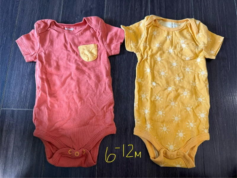 Onesies (2) 6-12M, Kids 9 Month (6-9M)