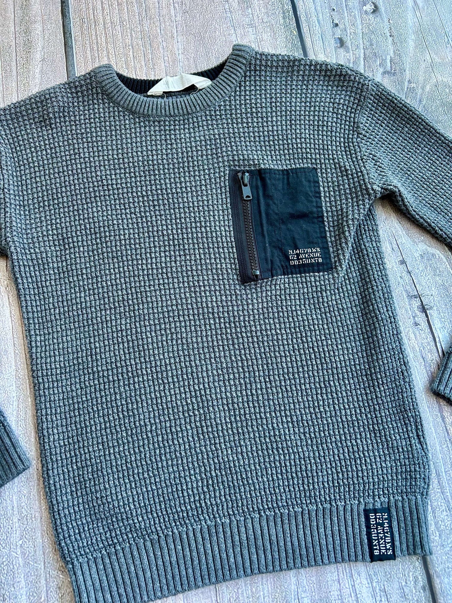 H&M size 8-10yrs boys dark grey black waffle knit sweater with pocket, sweater top, like new, Kids 10 (medium)