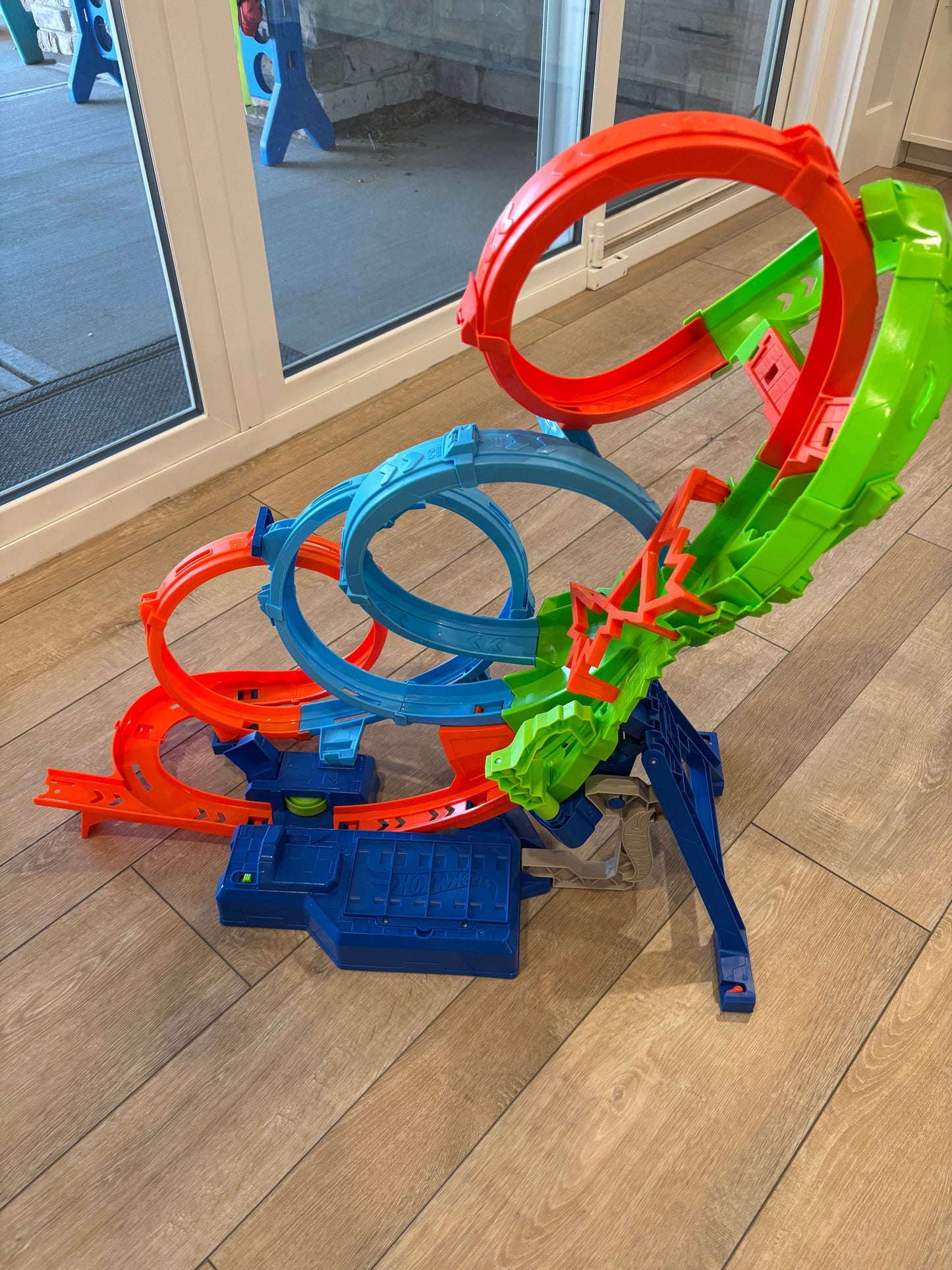 Hot Wheels 4 Loop Crash Out Track Set