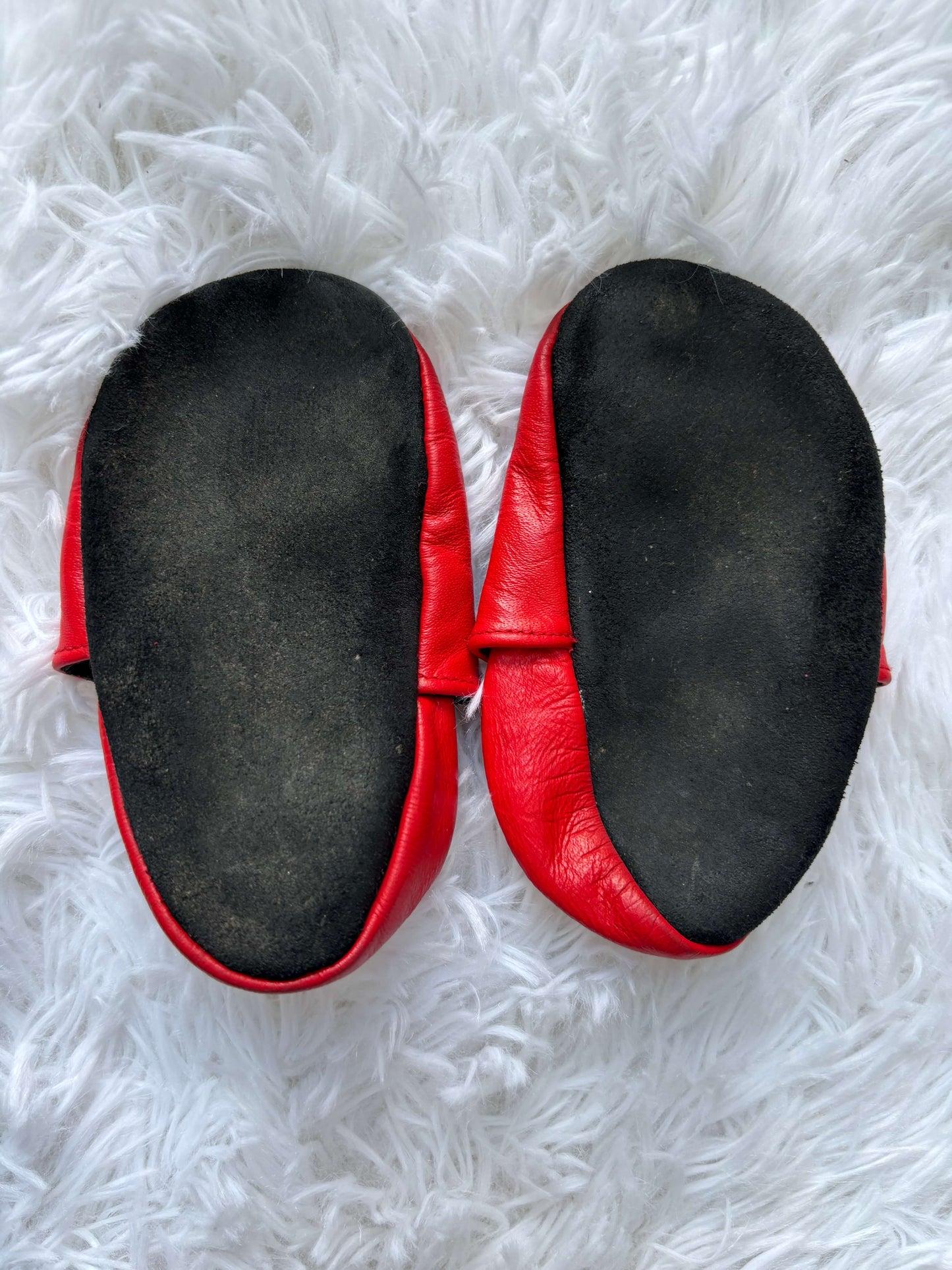 Calgary Flames leather Lil Jo’s slippers (like Robeez) , 18-24 months, Shoes 4.5 (Walkers:12-24 mth)