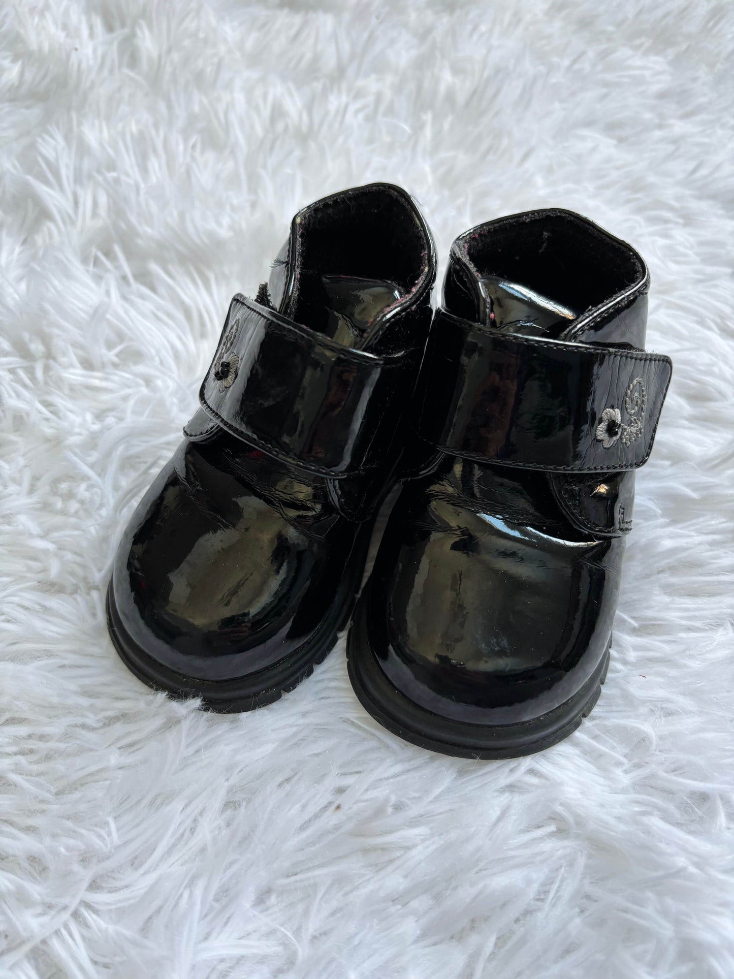 Dress booties, shiny black, size 4 baby. , Shoes 4 (Baby: 0-12 mth)