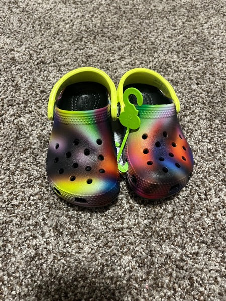 Kids croc style top shoes size 7