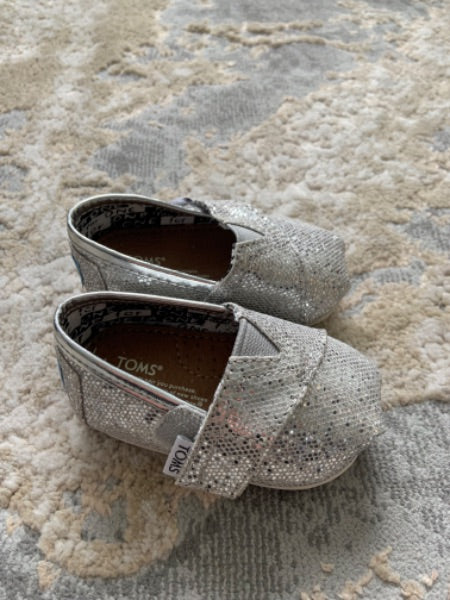 Tom’s size 3 infant Silver Glitter classics, Shoes 3 (Baby: 0-12 mth)