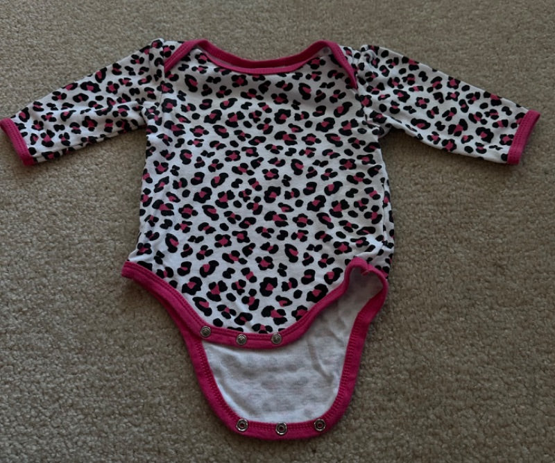Onesie outfit bundle, Kids 6 Month (3-6M)