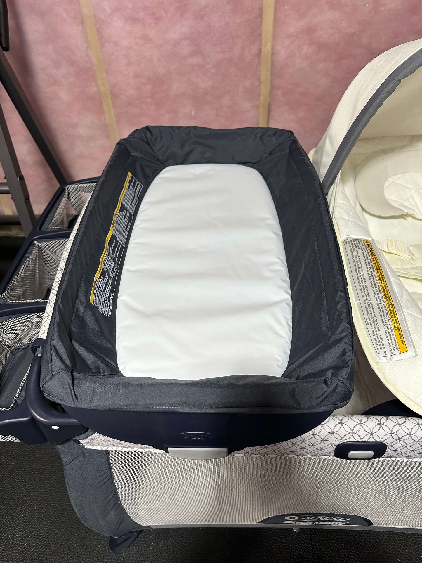 Graco Pack n’ Play Quick connect Portable Lounger Deluxe