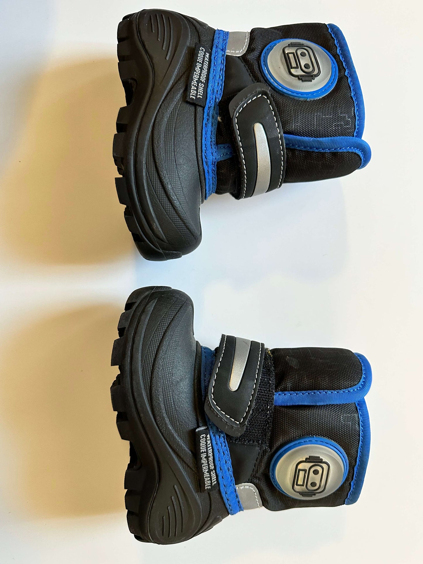 Baby Size 4 Light up snow boots , Shoes 4 (Baby: 0-12 mth)