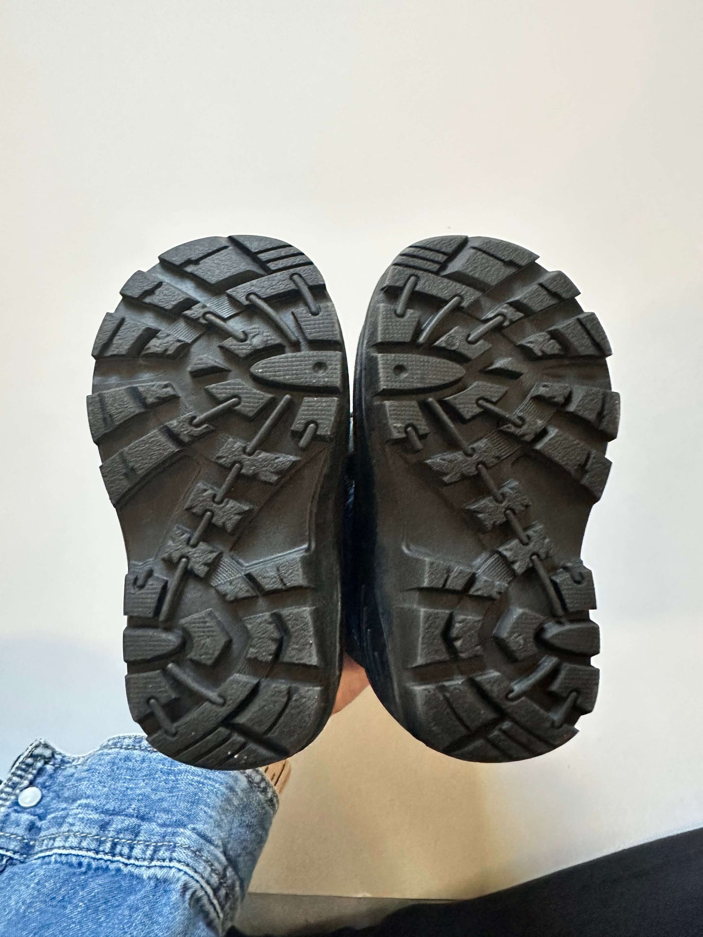 Baby Size 4 Light up snow boots , Shoes 4 (Baby: 0-12 mth)