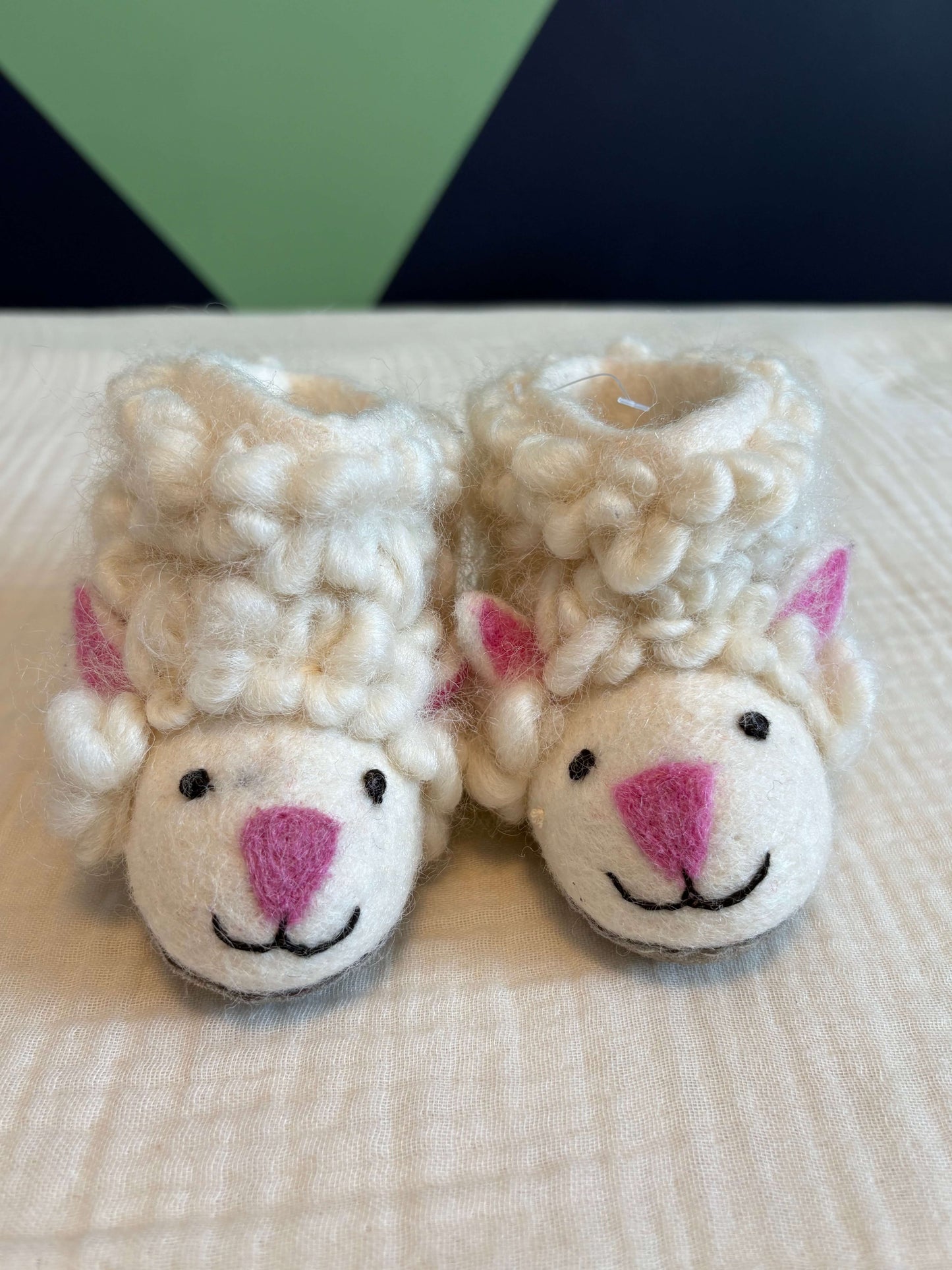 Wooly Sheep Baby Slippers Size 21 (5.5 Infant) Handmade in Nepal , Shoes 5.5 (Walkers:12-24 mth)