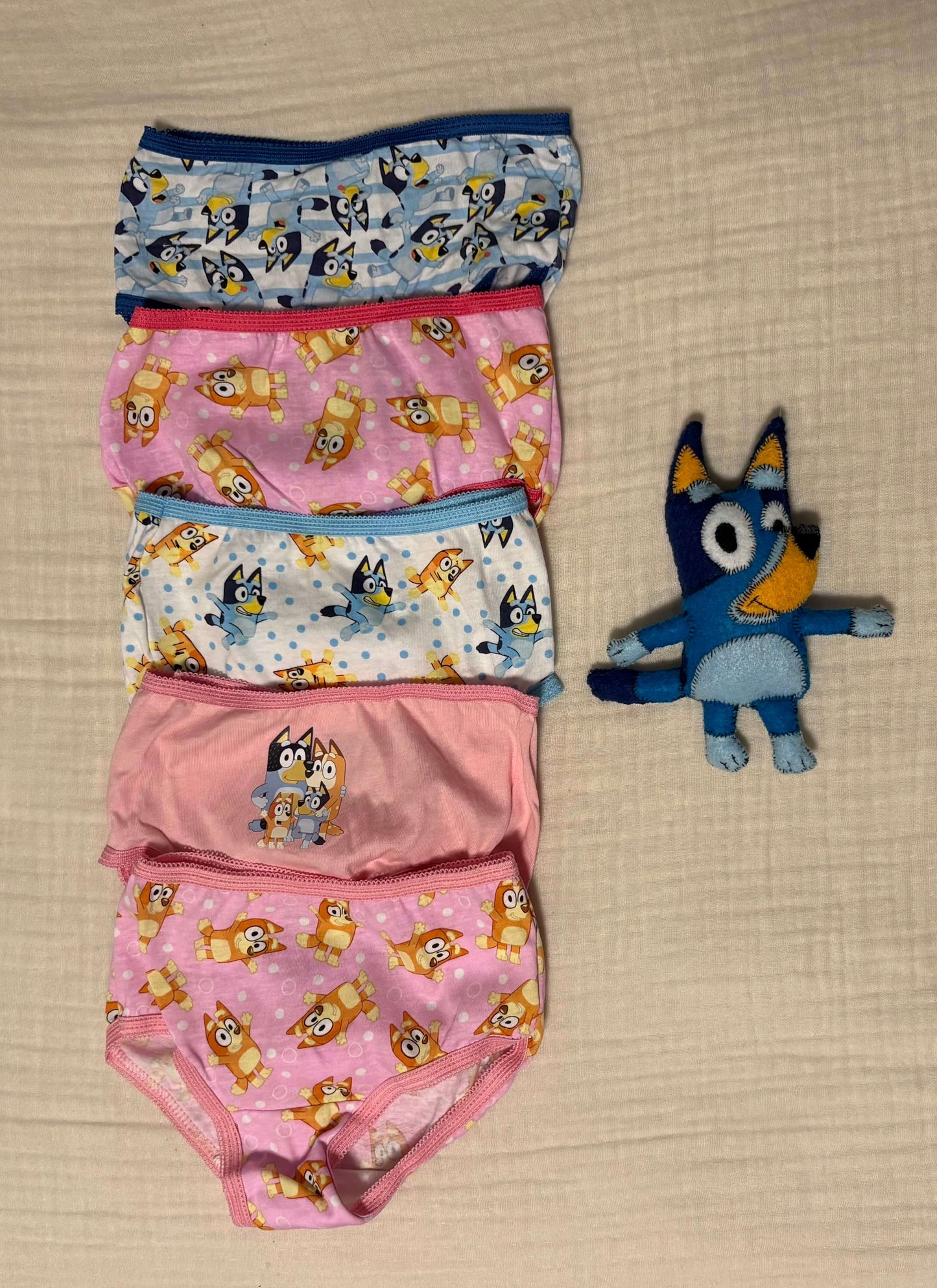 Bluey 2-3T Toddler Girls Briefs Underwear (NWOT)