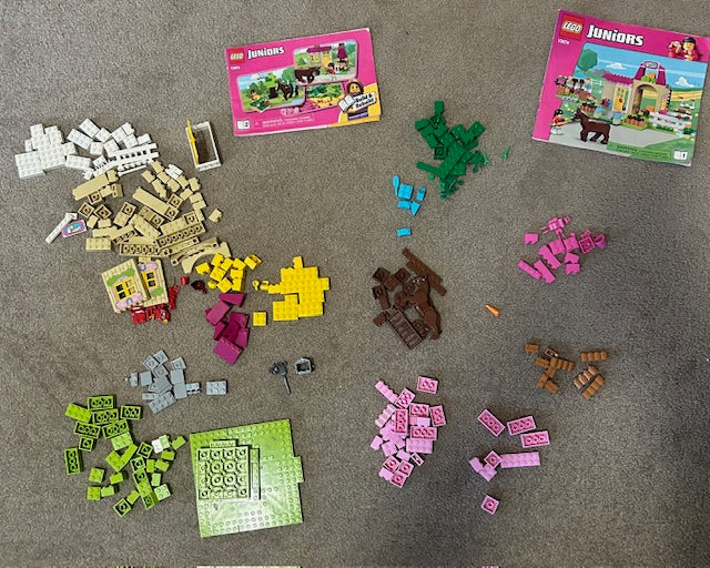 LEGO Juniors 10674 Pony Farm Retired Set