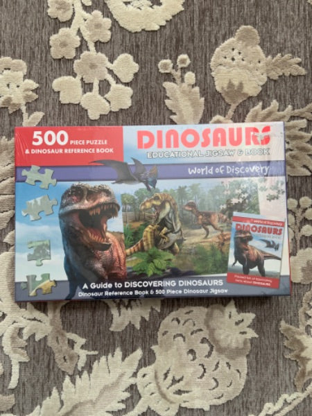 World of discovery 500 piece Puzzle & Dinosaur Reference Book