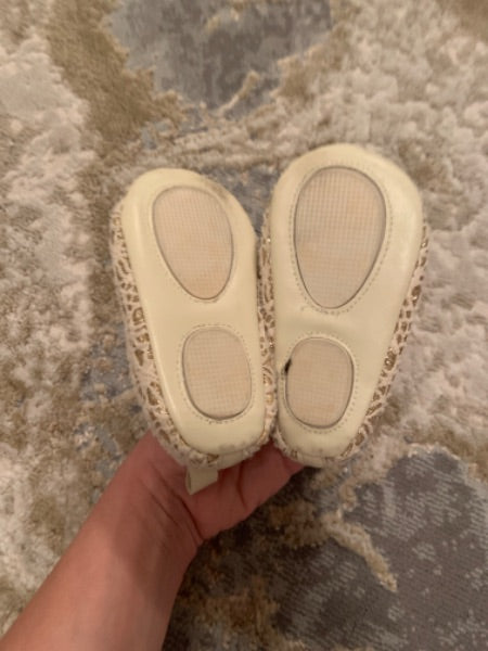 Joe fresh size 4 infant gold fabric slip on dressy shoes, Shoes 4 (Baby: 0-12 mth)