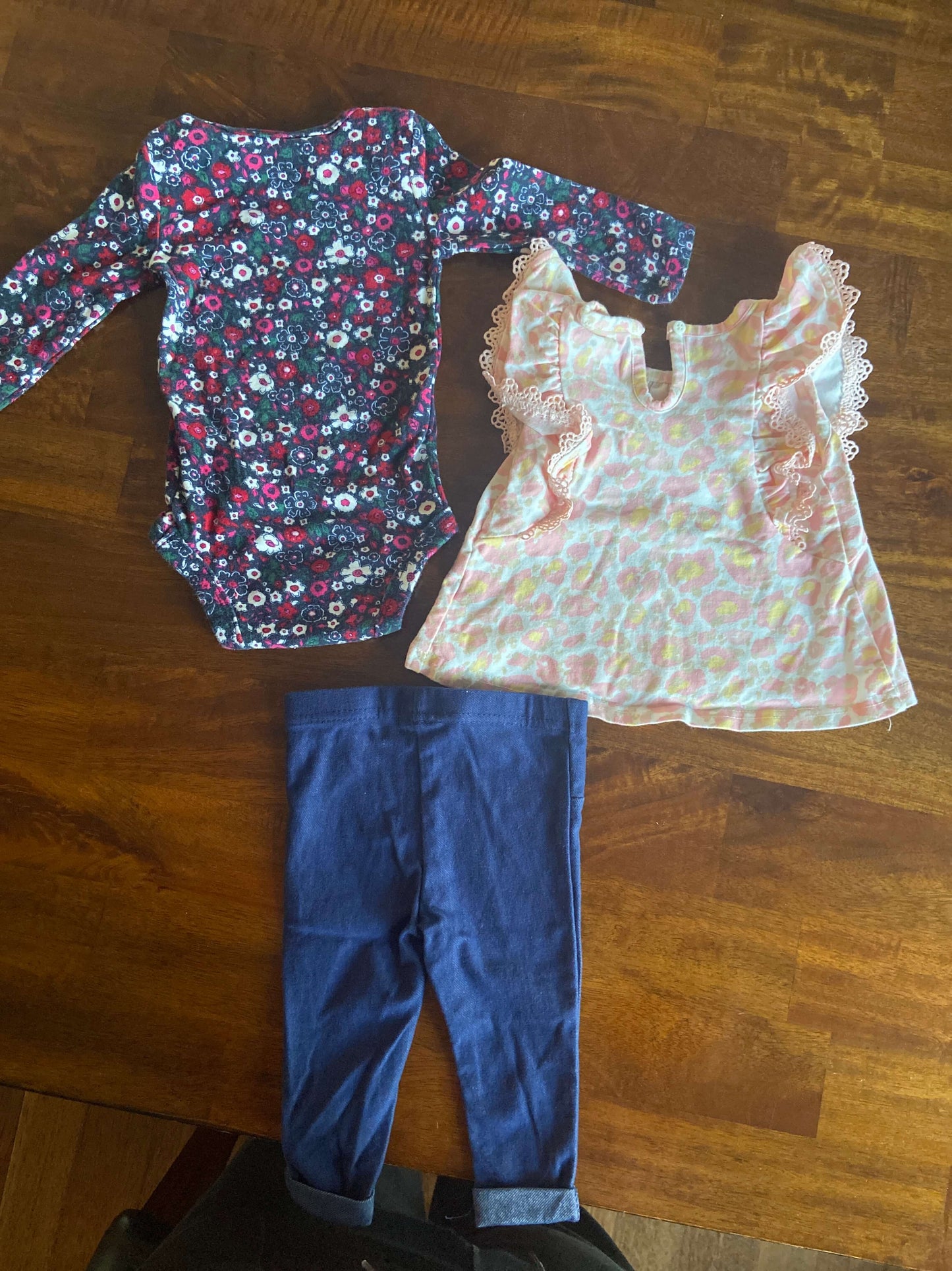 Three piece outfit 3-6 months, Kids 6 Month (3-6M)