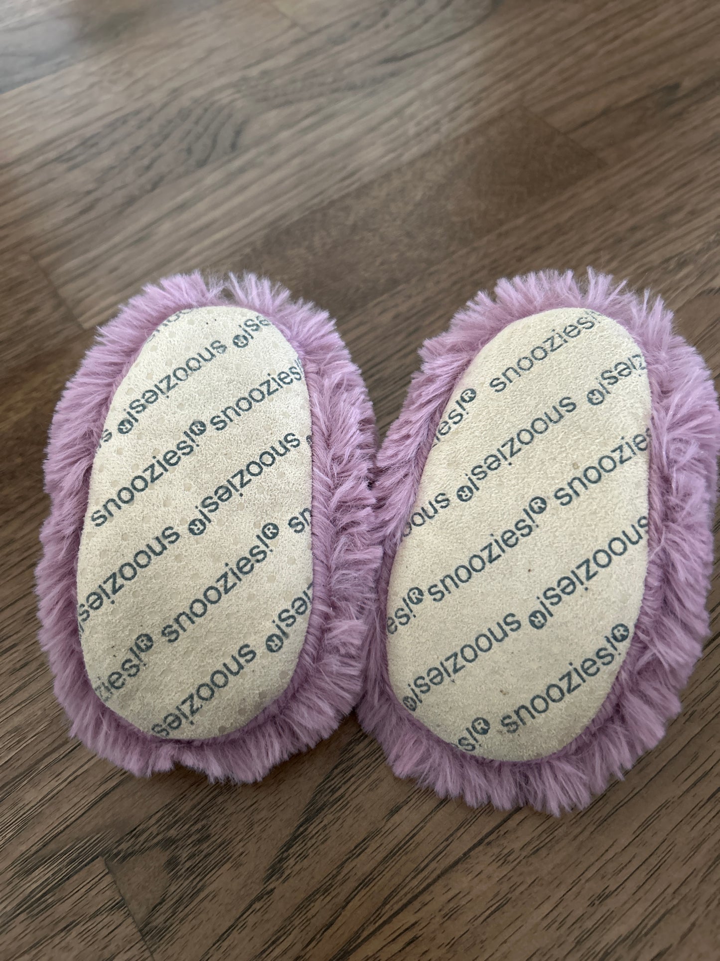 Snoozies Slippers - 3-6 mos (fit large), Shoes 4 (Baby: 0-12 mth)
