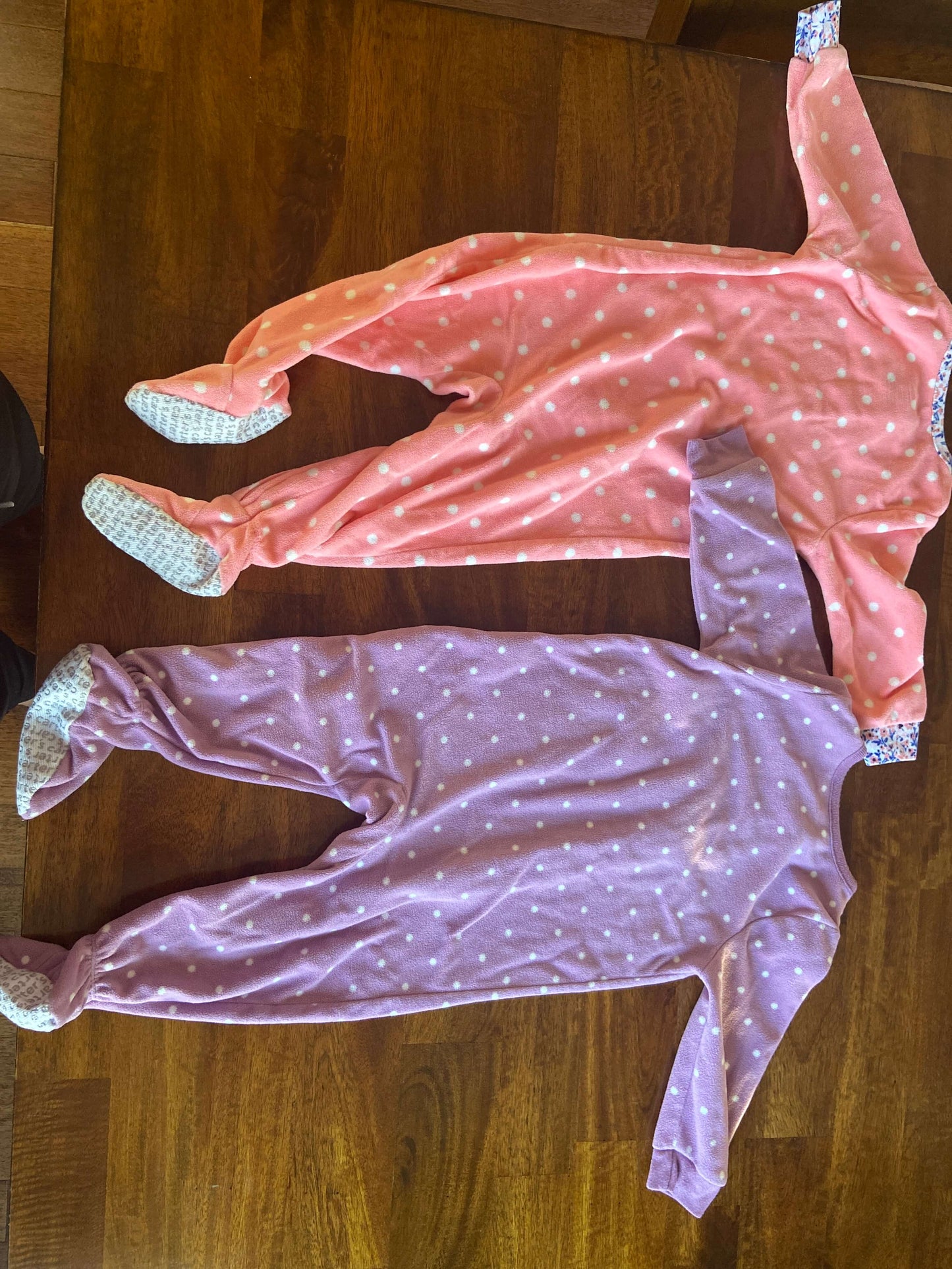 2 Carter’s Fleece Sleepers 12 months , Kids 12 Month (9-12M)