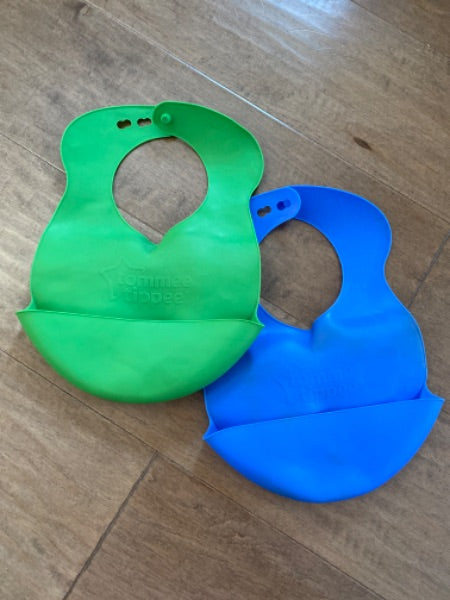 Set of 2 Tommee Tippee bibs