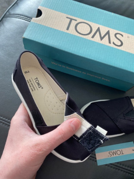 New with Tags in box slip on toms black size 10T, Shoes 10 (Toddler:2-4yr)