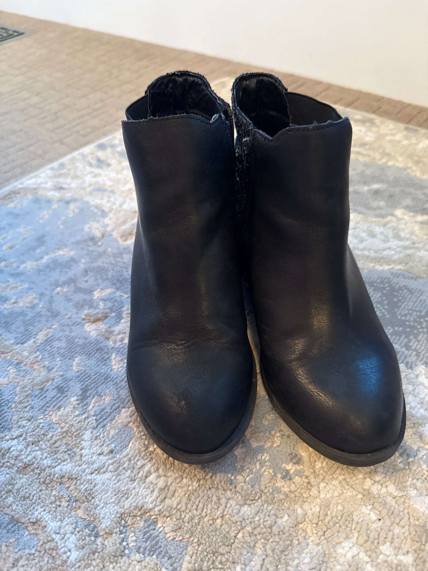 Mia size 3 black sparkly back short boots , Shoes 3 (Kids:4-8yr)