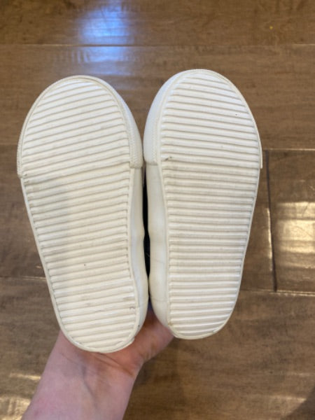 Never Worn Slip Ons. old Navy 6T, Shoes 6 (Walkers:12-24 mth)