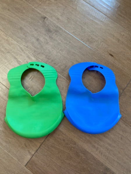 Set of 2 Tommee Tippee bibs