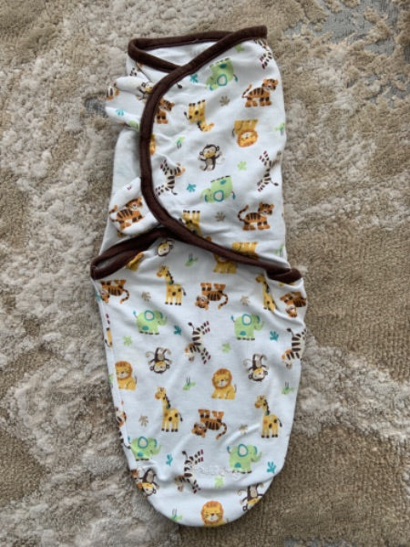 Gerber size 0-3 m neutral colour sleepers + swaddle me sack, Kids 3 Month (0-3M)
