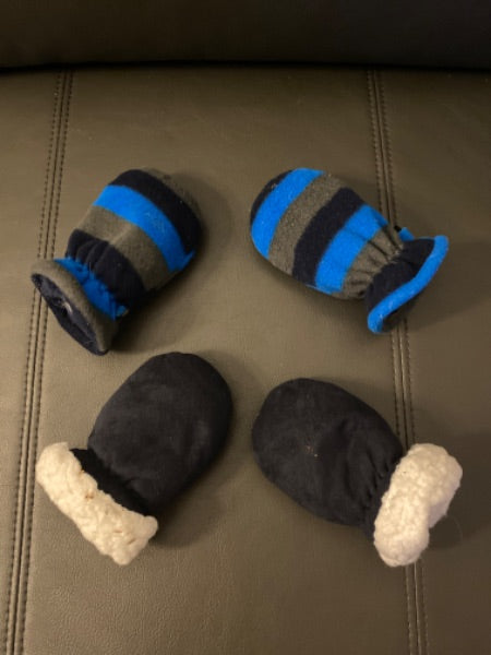Set of two infant mitts, Kids 12 Month (9-12M)