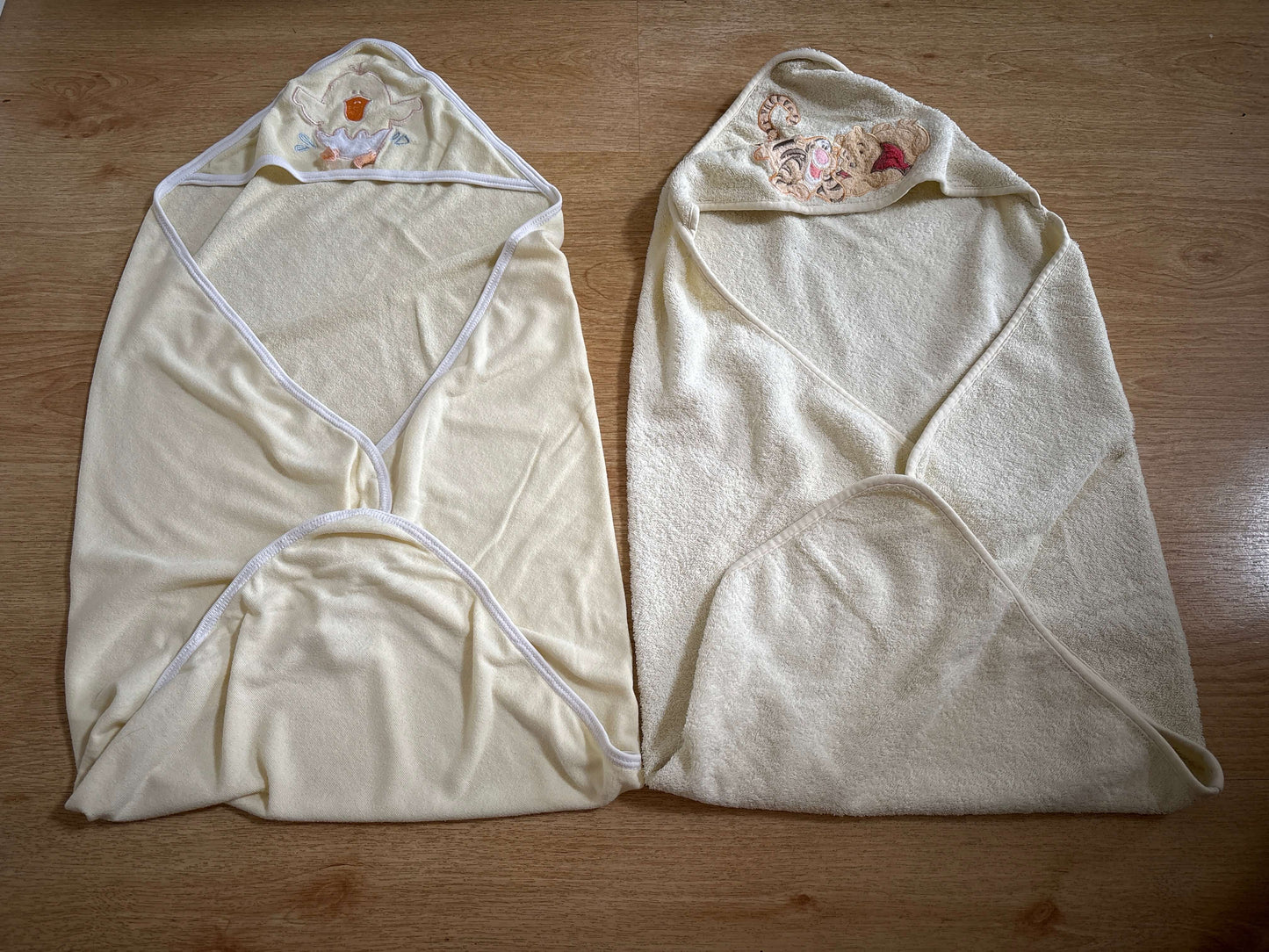 2 hooded towels.
