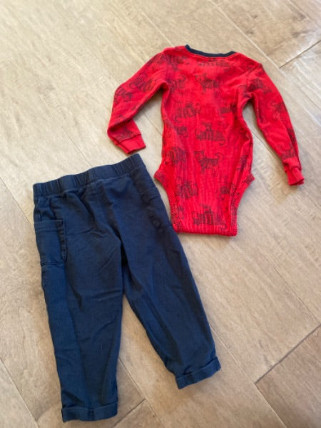 Carters 2T outfit, Kids 24 Month (18-24M)