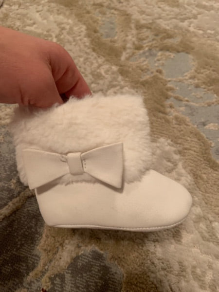 Gymboree size3 infant white boots with faux fur and bow, Shoes 3 (Baby: 0-12 mth)