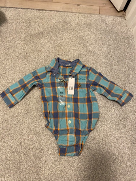 NWT Blue long sleeve button up size 6-12 month. Baby Gap