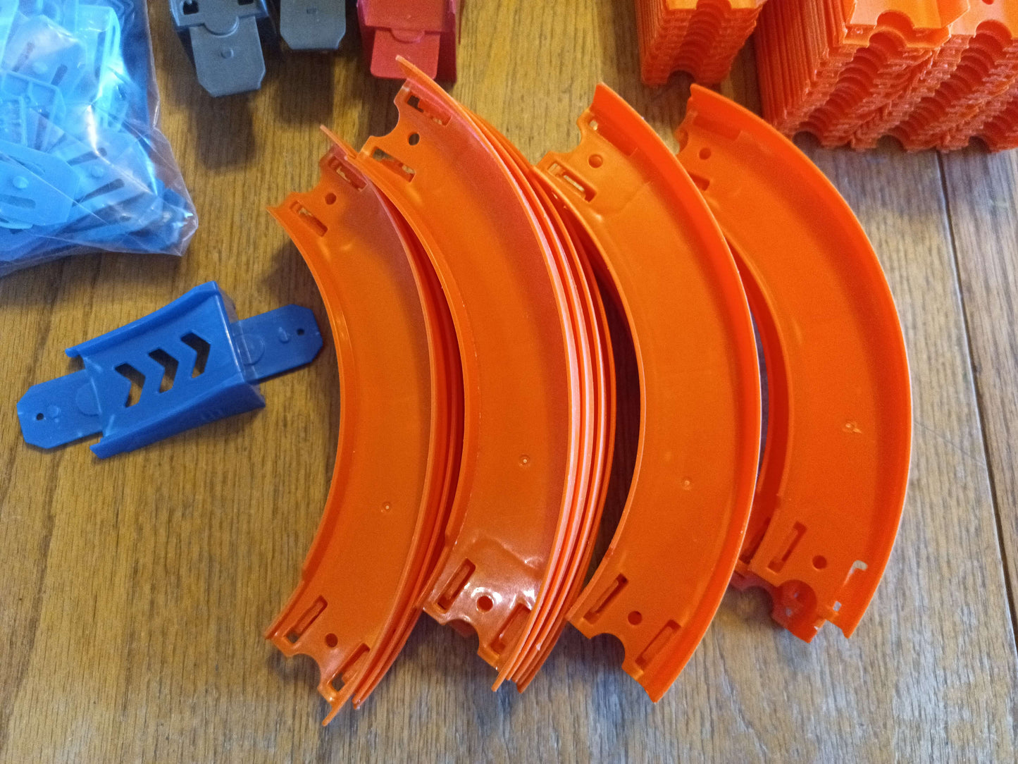 Mattel Hot Wheels Track Builder Lot